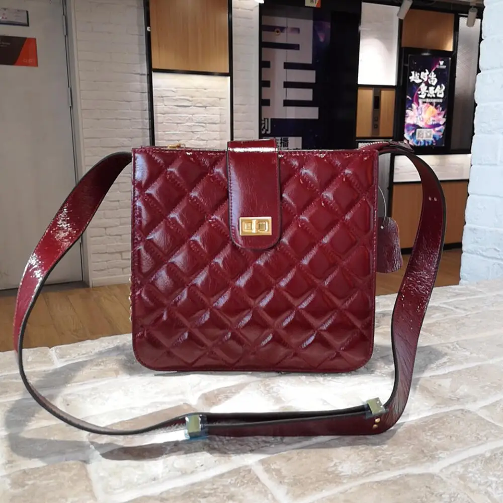 free shipping 2020 the new style pretty diamond lattice genuine cow leather women one shoulder bag crossbody bag 3 color 28cm
free shipping 2020 the new style pretty diamond lattice genuine cow leather women one shoulder bag crossbody bag 3 color 28cm