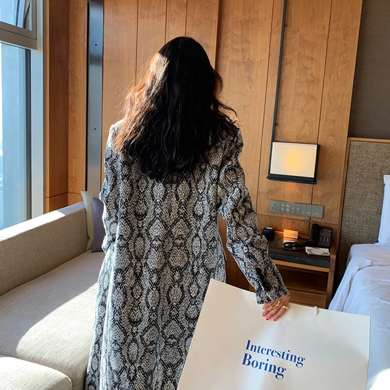 Women 2021 Thin Vintage Snakeskin Coat outerwear Winter Cloths Warm Woolen Blends Female Elegant One Breasted Woolen Coat
Women 2021 Thin Vintage Snakeskin Coat outerwear Winter Cloths Warm Woolen Blends Female Elegant One Breasted Woolen Coat