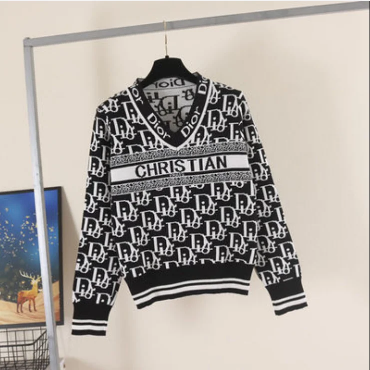Autumn and winter 2020 new knitted short top women's contrast jacquard V-Neck long sleeve sweater
Autumn and winter 2020 new knitted short top women's contrast jacquard V-Neck long sleeve sweater