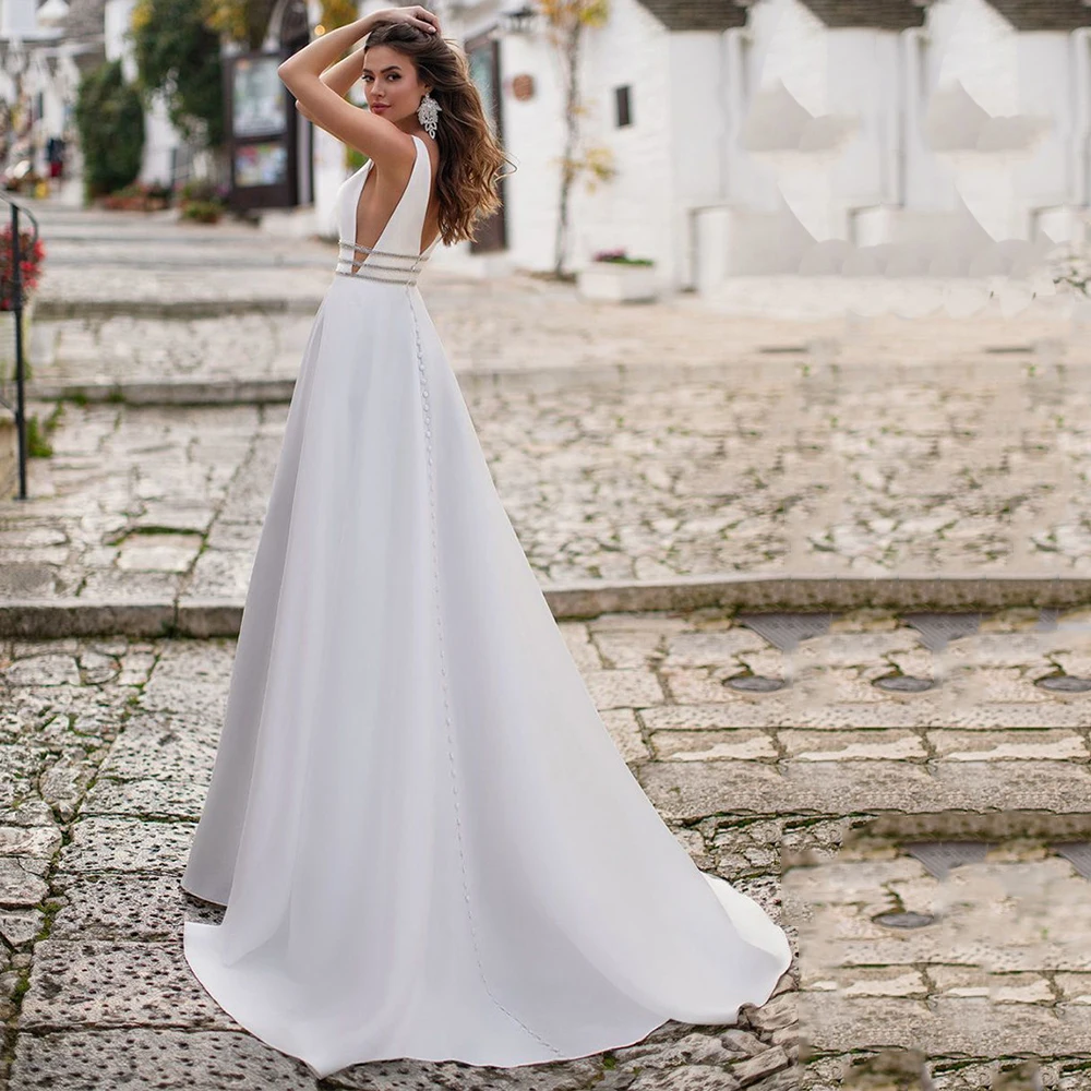 White Wedding Dresses A-Line Sexy Open Back V-Neck Backless Sleeveless Crystal Sashes Satin 2021 Bride Gowns Vestido De Noiva
White Wedding Dresses A-Line Sexy Open Back V-Neck Backless Sleeveless Crystal Sashes Satin 2021 Bride Gowns Vestido De Noiva