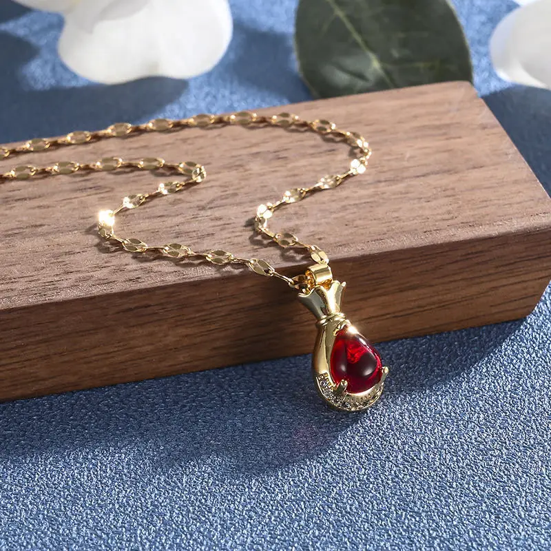 New High Fashion Red Zircon Crystal Lucky Purse Pendant No Fade Gold Color Lip Chain Women Necklace Female Birthday Gift Jewelry
New High Fashion Red Zircon Crystal Lucky Purse Pendant No Fade Gold Color Lip Chain Women Necklace Female Birthday Gift Jewelry