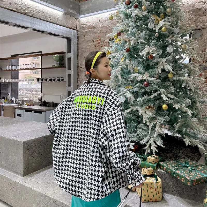 2022 Autumn And Winter Plaid POLO Collar Thin Jacket Loose Fashion Top Women Clothing Clothes Oversized Jacket Ladies Coats
2022 Autumn And Winter Plaid POLO Collar Thin Jacket Loose Fashion Top Women Clothing Clothes Oversized Jacket Ladies Coats