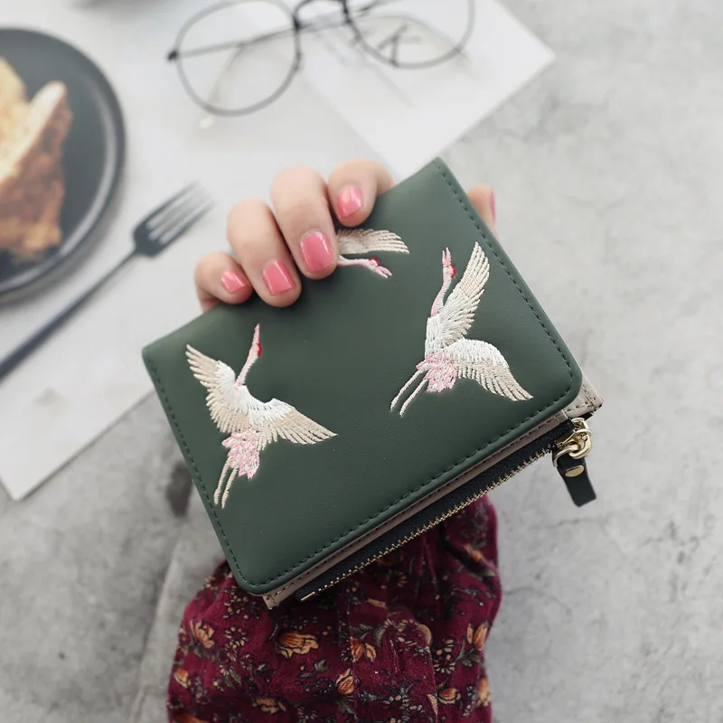 Vinatge Women Wallets PU Leather Small Wallet Women Luxury Famous Mini Purses Female Short Coin Zipper Purse Credit Card Holder
Vinatge Women Wallets PU Leather Small Wallet Women Luxury Famous Mini Purses Female Short Coin Zipper Purse Credit Card Holder