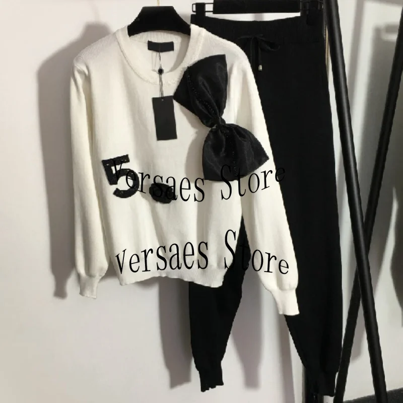 202 luxury design autumn winter new simple new knitting set women's diamond studded letter bow knit + elastic waist casual pants
202 luxury design autumn winter new simple new knitting set women's diamond studded letter bow knit + elastic waist casual pants