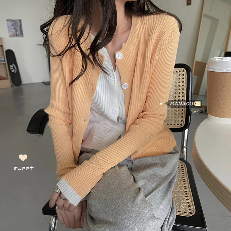 Кардиган, Свитер 2021, дизайнерский вязаный солнцезащитный кардиган с имитацией двух предметов, тонкое пальто, женская блузка
Кардиган, Свитер 2021, дизайнерский вязаный солнцезащитный кардиган с имитацией двух предметов, тонкое пальто, женская блузка