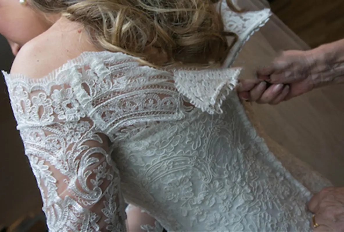 White/Ivory Appliques Lace Long Sleeve Wedding Dress Aluxury Beading Boat Neck Lace Junoesque Vestidos de novia Full Zipper 
White/Ivory Appliques Lace Long Sleeve Wedding Dress Aluxury Beading Boat Neck Lace Junoesque Vestidos de novia Full Zipper