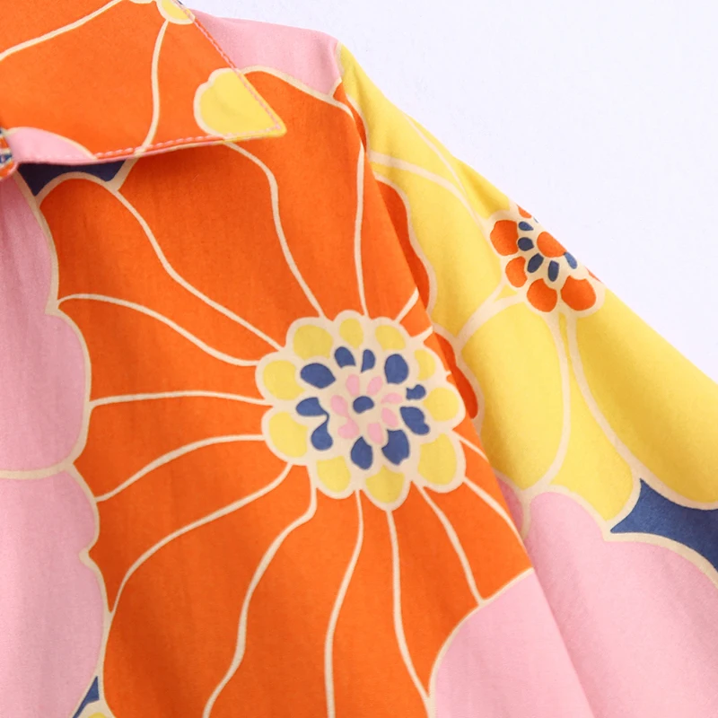 2021 Summer Vintage Floral Printed Blouse Shirt Women V Neck Batwing Sleeve Blouses Female Casual Loose Shirt Blusas Tops
2021 Summer Vintage Floral Printed Blouse Shirt Women V Neck Batwing Sleeve Blouses Female Casual Loose Shirt Blusas Tops