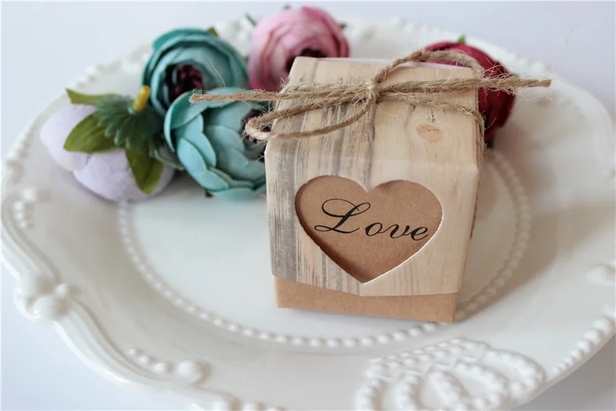 100pcs/lot Wedding Candy Box Romantic Heart Kraft Gift Bag with Burlap Twine Chic Wedding Favors and Gifts Box Party Supplies
100pcs/lot Wedding Candy Box Romantic Heart Kraft Gift Bag with Burlap Twine Chic Wedding Favors and Gifts Box Party Supplies