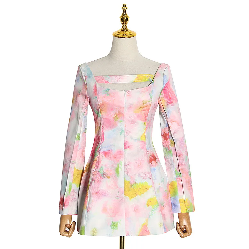 The new summer printed heavy industry dress French retro square collar design high waist A- line skirt
The new summer printed heavy industry dress French retro square collar design high waist A- line skirt