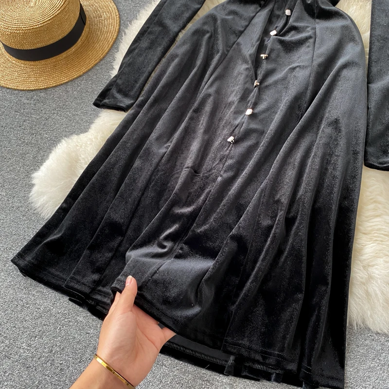 Autumn Winter Women's Black Lace Patchwork Velvet Dress Female Vintage O-Neck Long Sleeve Single Breasted Vestidos 2021 Fashion
Autumn Winter Women's Black Lace Patchwork Velvet Dress Female Vintage O-Neck Long Sleeve Single Breasted Vestidos 2021 Fashion