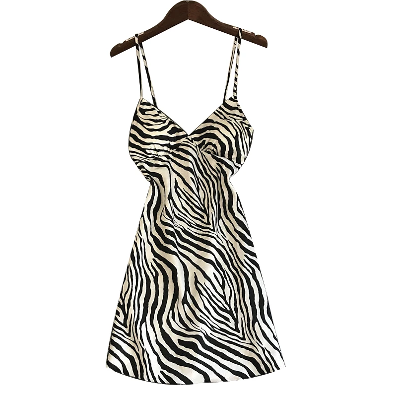 Creation 101 Sexy pajamas female print plus size sling chest pad nightdress small chest gathered home service thin section
Creation 101 Sexy pajamas female print plus size sling chest pad nightdress small chest gathered home service thin section