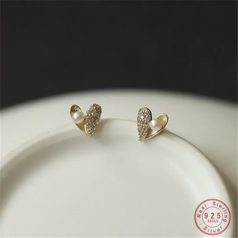 925 Sterling Silver 14K Gold Plated Earrings Micro-Inlaid Zircon Pearl Temperament Heart Earrings for Women Wedding Jewelry
925 Sterling Silver 14K Gold Plated Earrings Micro-Inlaid Zircon Pearl Temperament Heart Earrings for Women Wedding Jewelry