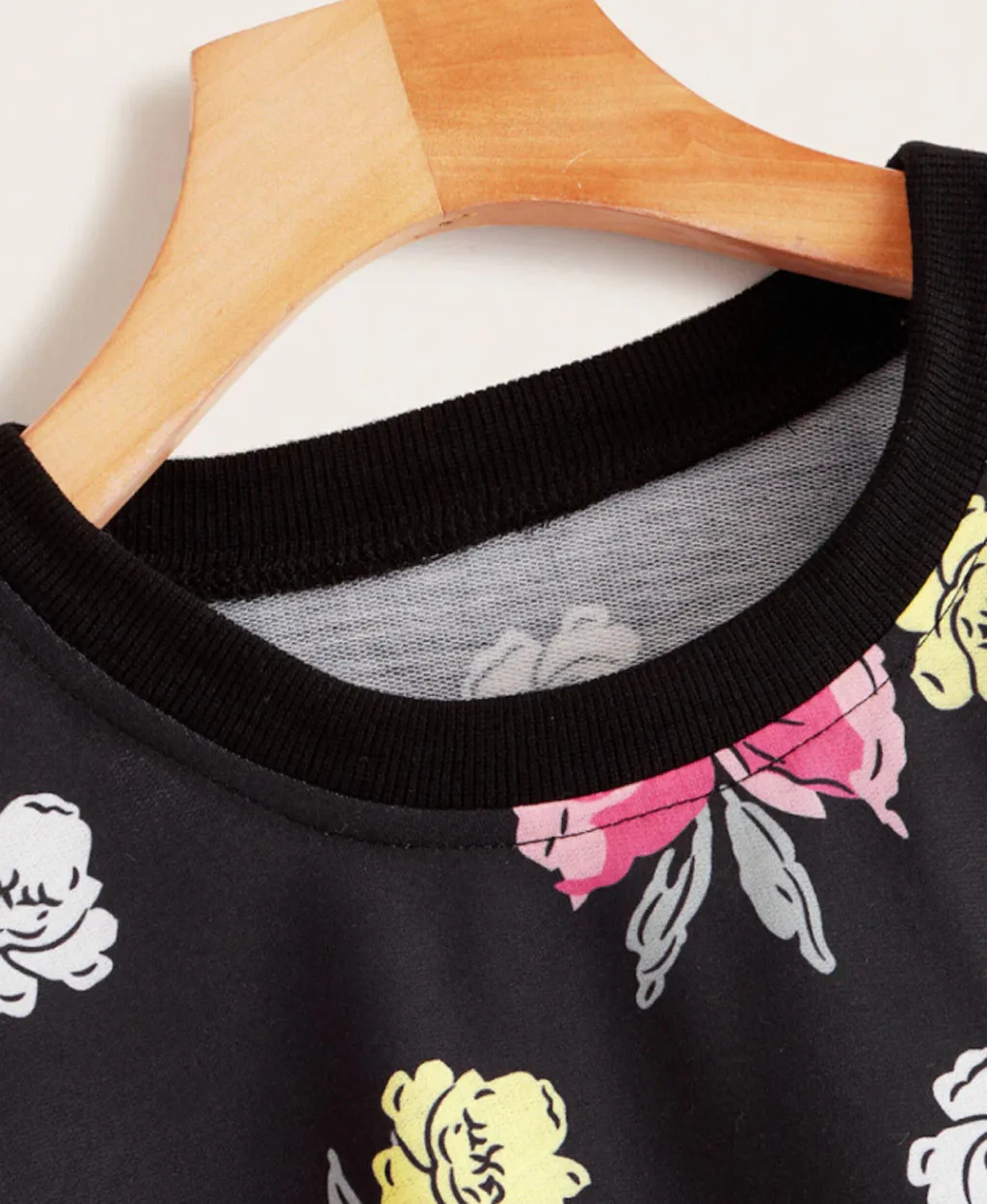 Women Sweatshirt Cropped Shirt NEW Floral Retro Print Streetwear Long Sleeve Sweatshirts O Neck Pullover Elegant Tops Femme
Women Sweatshirt Cropped Shirt NEW Floral Retro Print Streetwear Long Sleeve Sweatshirts O Neck Pullover Elegant Tops Femme