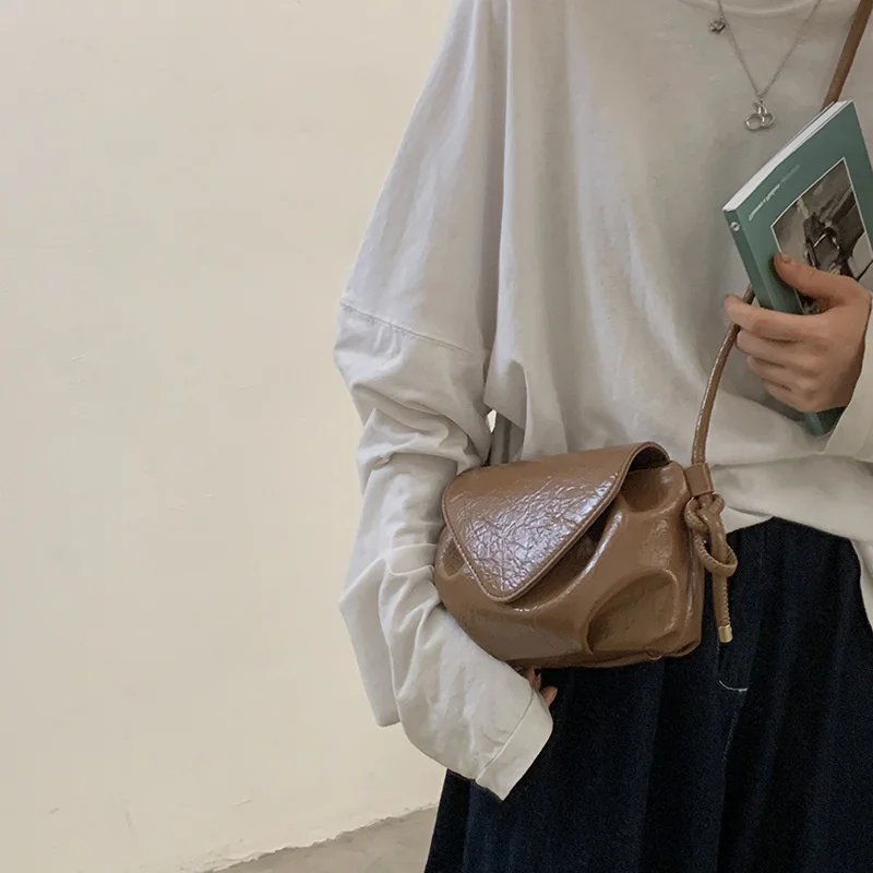 Popular Retro Versatile Messenger Women's Fashion Wrinkled Small Square French Single Shoulder Bag
Popular Retro Versatile Messenger Women's Fashion Wrinkled Small Square French Single Shoulder Bag