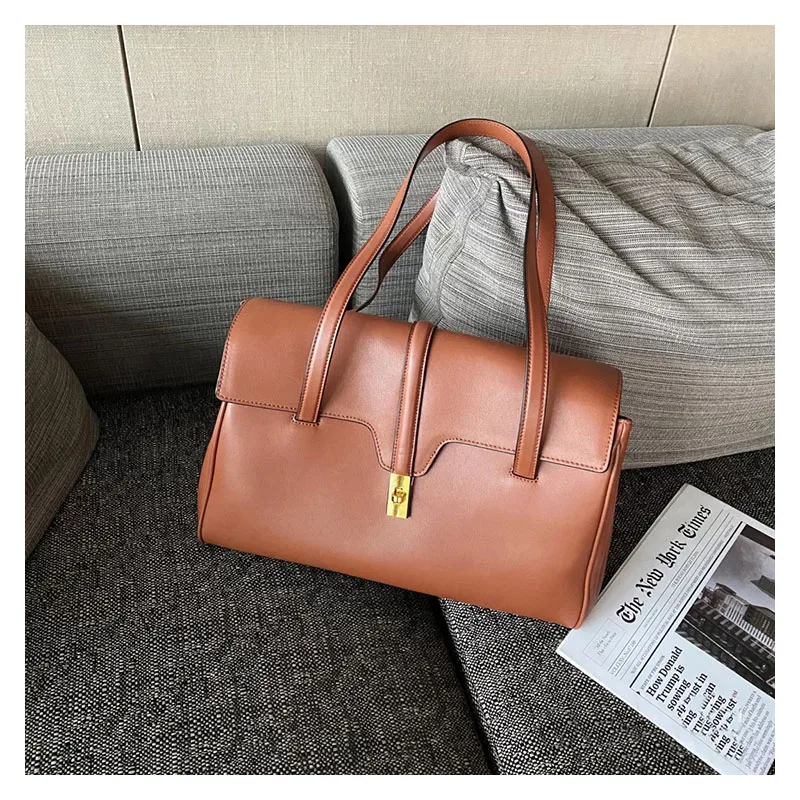 Fashion luxury brand ladies underarm bag commuter handbag leather fabric large capacity shoulder bag 2021 new original quality
Fashion luxury brand ladies underarm bag commuter handbag leather fabric large capacity shoulder bag 2021 new original quality