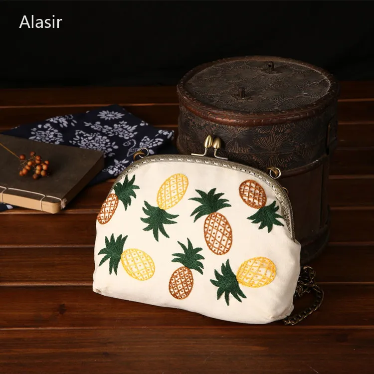 Alasir European Three-dimensional Embroidery Frame Bag Flower Diy Bag Handmade Cotton Coin Purse Diy Fruit Mini Women Bags 
Alasir European Three-dimensional Embroidery Frame Bag Flower Diy Bag Handmade Cotton Coin Purse Diy Fruit Mini Women Bags