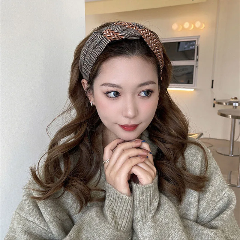 Retro Temperament Women Houndstooth Lattice Stripe Hair Hoop Cross Knotted Girls Wide Hairband Hairwear Lady Hair Accessory
Retro Temperament Women Houndstooth Lattice Stripe Hair Hoop Cross Knotted Girls Wide Hairband Hairwear Lady Hair Accessory