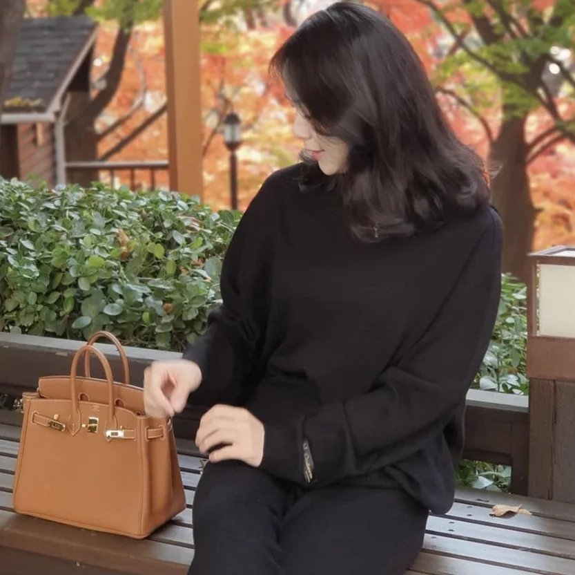 Hand-made ladies bags H25-H26 25cm
Hand-made ladies bags H25-H26 25cm