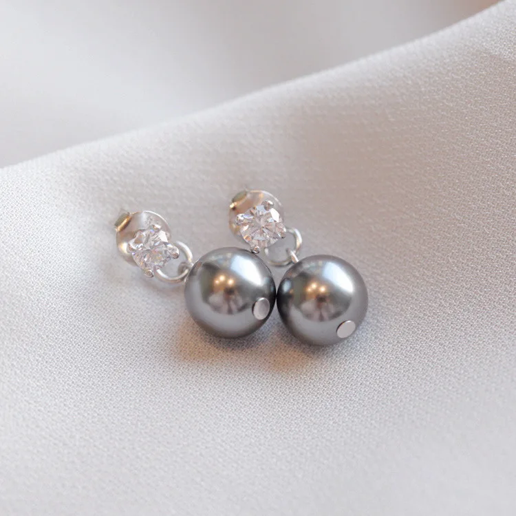 925 sterling silver new gray pearl earrings, moist temperament, round face, thinner earrings, a Merry Christmas gift for women
925 sterling silver new gray pearl earrings, moist temperament, round face, thinner earrings, a Merry Christmas gift for women