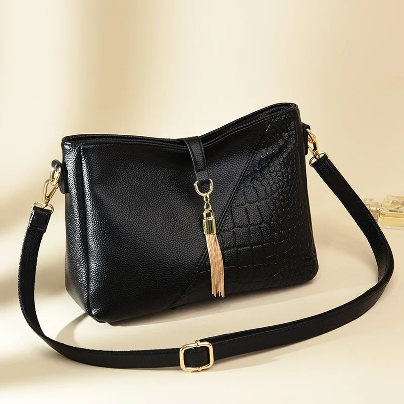 New Soft Leather Mother Bags Still Tassel Shoulder Bag Pu Leather Lady Messenger Small Bag Niche Design Women Bag
New Soft Leather Mother Bags Still Tassel Shoulder Bag Pu Leather Lady Messenger Small Bag Niche Design Women Bag