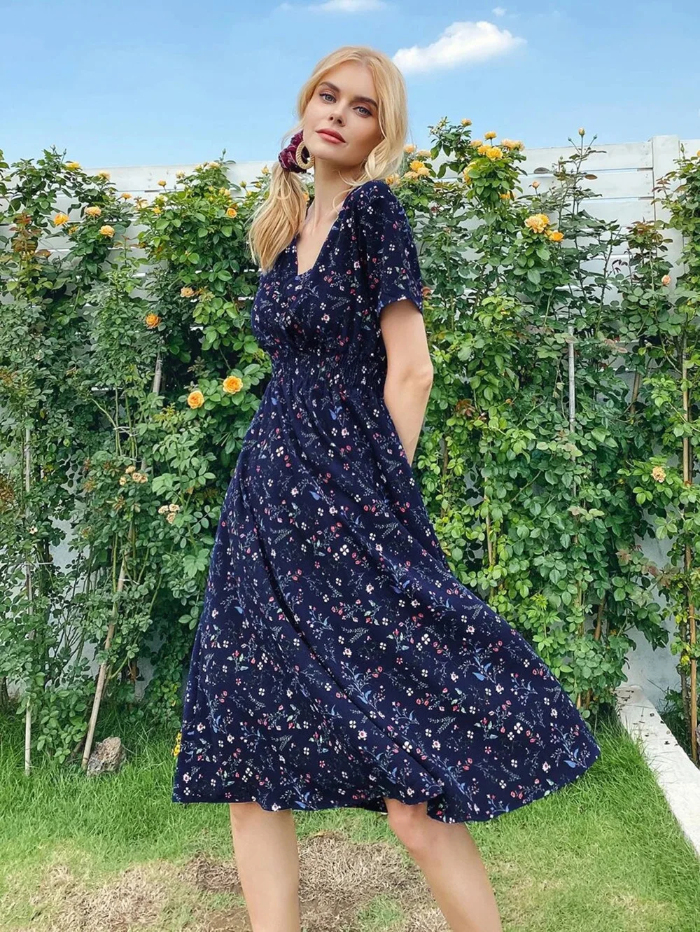 Женское винтажное платье с коротким рукавом, элегантное белое шифоновое платье-трапеция до колен с цветочным принтом и V-образным вырезом, л...
Женское винтажное платье с коротким рукавом, элегантное белое шифоновое платье-трапеция до колен с цветочным принтом и V-образным вырезом, л...