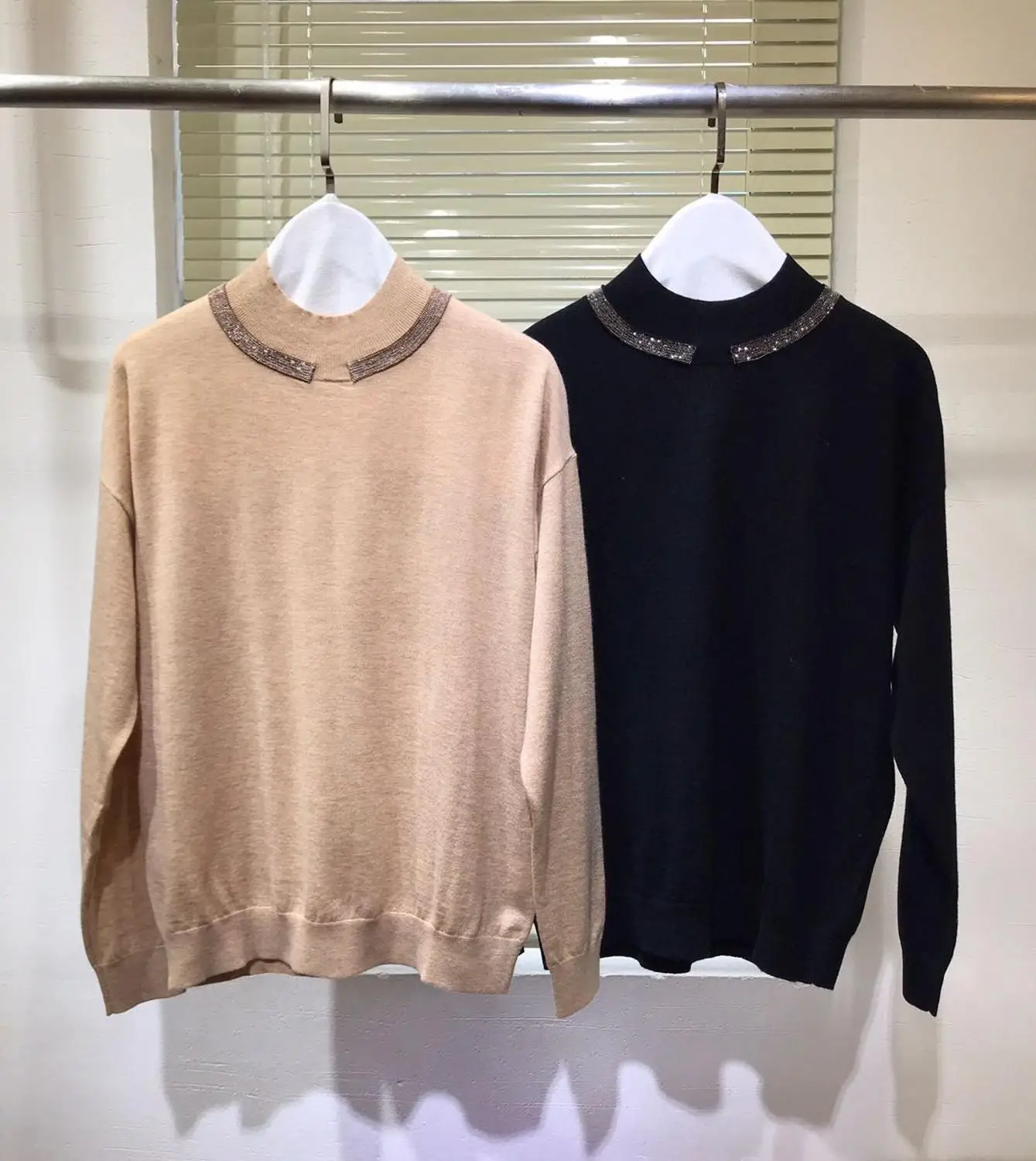 HIGH QUALITY Newest Fashion 2020 Winter Runway Shirt Women Chain Collar Long Sleeve Cashmere Shirt top
HIGH QUALITY Newest Fashion 2020 Winter Runway Shirt Women Chain Collar Long Sleeve Cashmere Shirt top