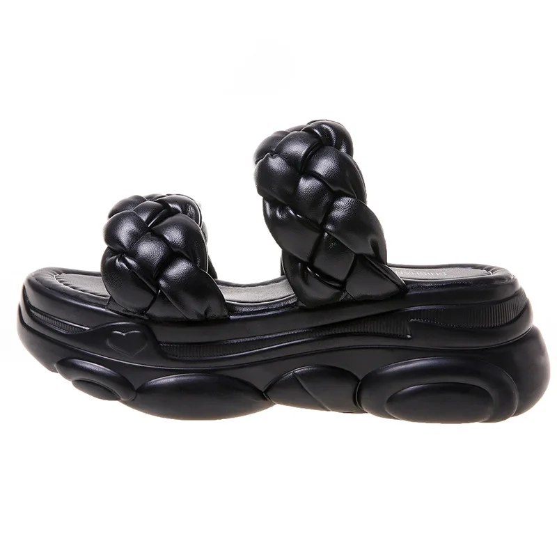 Trifle with platform sandals and slippers women's summer 2021 new Korean open-toed beach shoes
Trifle with platform sandals and slippers women's summer 2021 new Korean open-toed beach shoes
