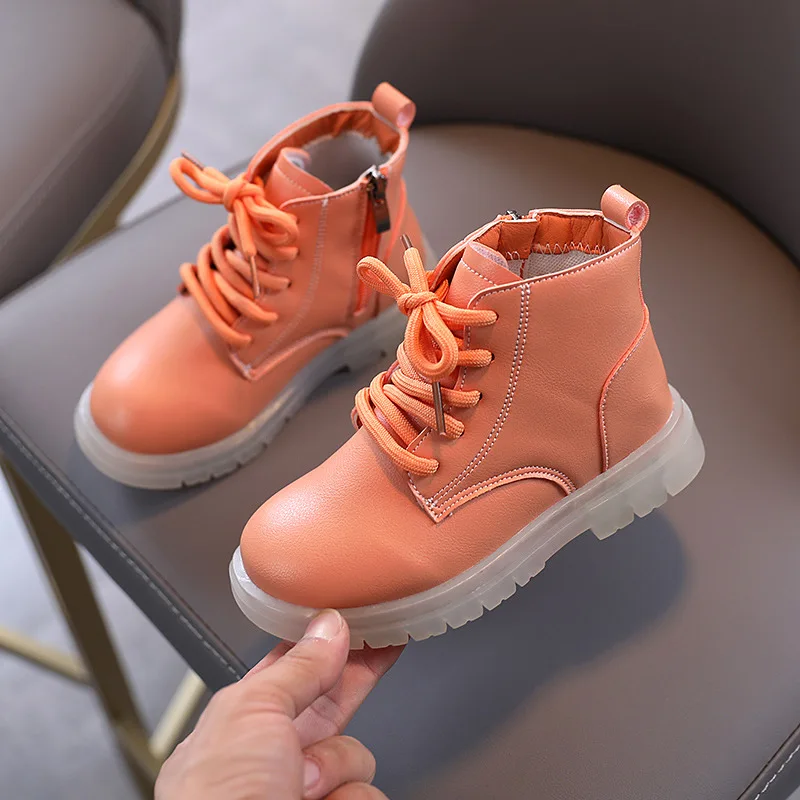 Childrens Martin Boots 2020 Autumn Winter Girls Boys Snow Boots British Style Soft Sole Fashion Student Shoes Outdoor Kids Boots 
Childrens Martin Boots 2020 Autumn Winter Girls Boys Snow Boots British Style Soft Sole Fashion Student Shoes Outdoor Kids Boots