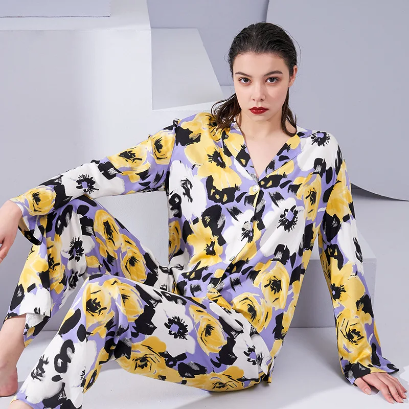 2020 Spring Pajamas Long Sleeve Sleepwear Turn-down Collar Viscose Home Clothes Satin Printing Sexy Pyjamas 2 Piece Women Wear
2020 Spring Pajamas Long Sleeve Sleepwear Turn-down Collar Viscose Home Clothes Satin Printing Sexy Pyjamas 2 Piece Women Wear