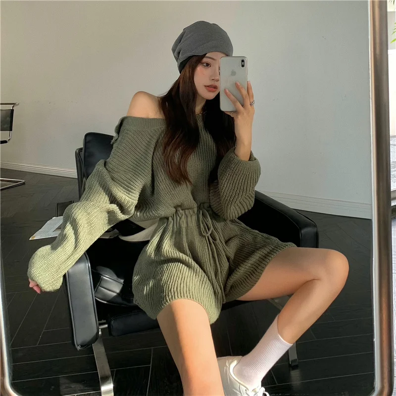 Свитер женский осенний трикотажный, теплый, однотонный
Свитер женский осенний трикотажный, теплый, однотонный