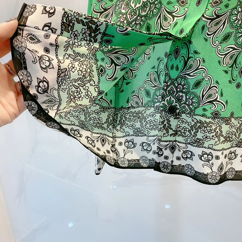 2020 Autumn and Winter New Color Matching Printed Lapel Long-sleeved Shirt Blouse
2020 Autumn and Winter New Color Matching Printed Lapel Long-sleeved Shirt Blouse