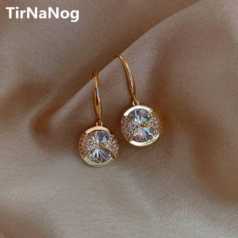 2022 New South Korea Fashion Simple Geometric Circular Crystal Earrings Retro Chic Luxury Unusual Women Earrings Gift
2022 New South Korea Fashion Simple Geometric Circular Crystal Earrings Retro Chic Luxury Unusual Women Earrings Gift
