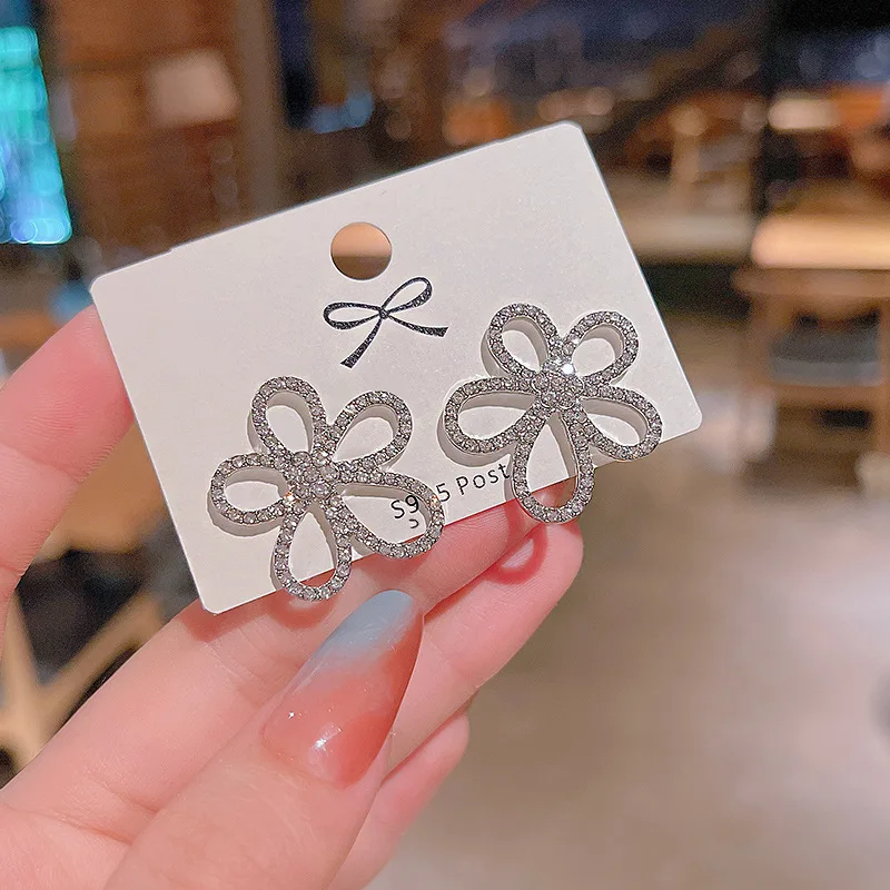 2021 Trend New S925 Silvers Hollow Out Flower Drop Earrings Full Diamonds Jewellery Exquisite Metal Fashion Woman
2021 Trend New S925 Silvers Hollow Out Flower Drop Earrings Full Diamonds Jewellery Exquisite Metal Fashion Woman