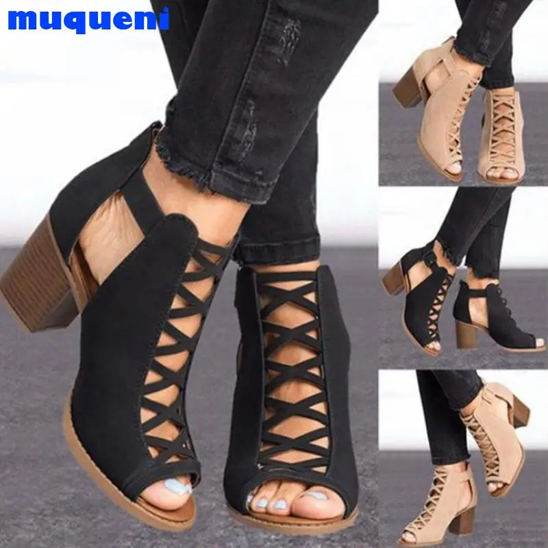 2021 Women Square Heel Sandals Peep Toe Hollow Out Chunky Gladiator Sandals with Strap Black Spring Summer Shoes
2021 Women Square Heel Sandals Peep Toe Hollow Out Chunky Gladiator Sandals with Strap Black Spring Summer Shoes