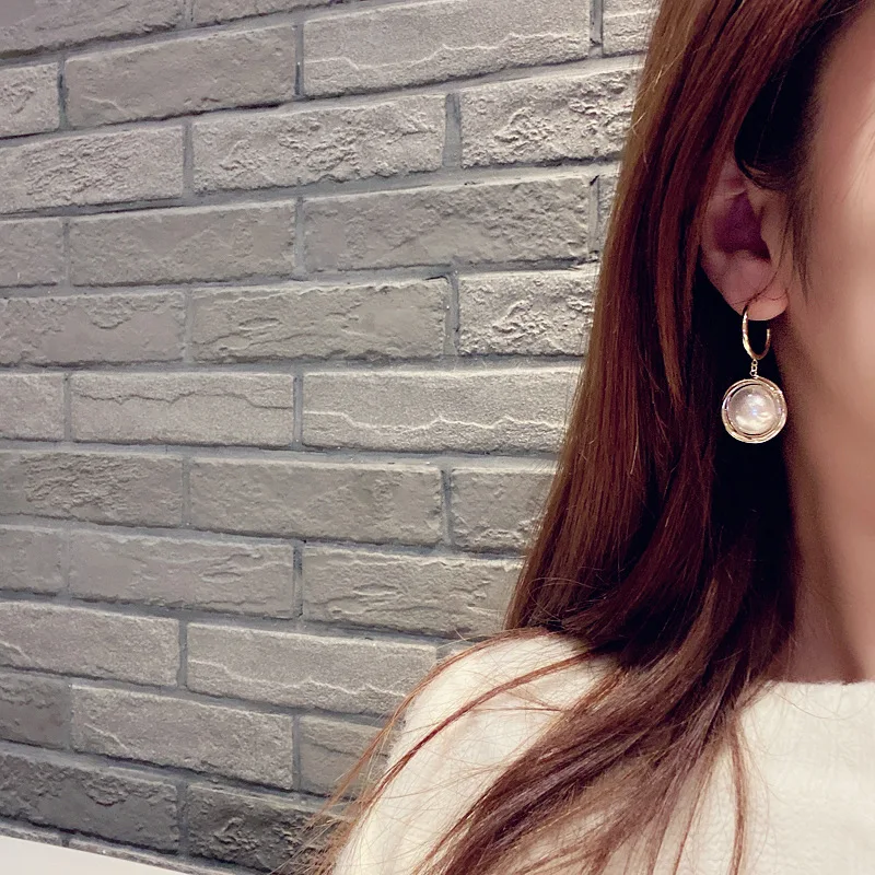 Trendy Simple Red White Pearl Drop Earrings For Women High-End Atmosphere Temperament Wedding Engagement Fashion Jewelry Gifts
Trendy Simple Red White Pearl Drop Earrings For Women High-End Atmosphere Temperament Wedding Engagement Fashion Jewelry Gifts