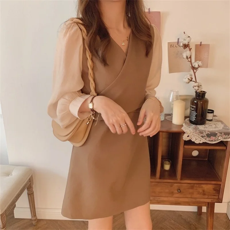 Женское платье-пуловер с V-образным вырезом и длинным рукавом
Женское платье-пуловер с V-образным вырезом и длинным рукавом