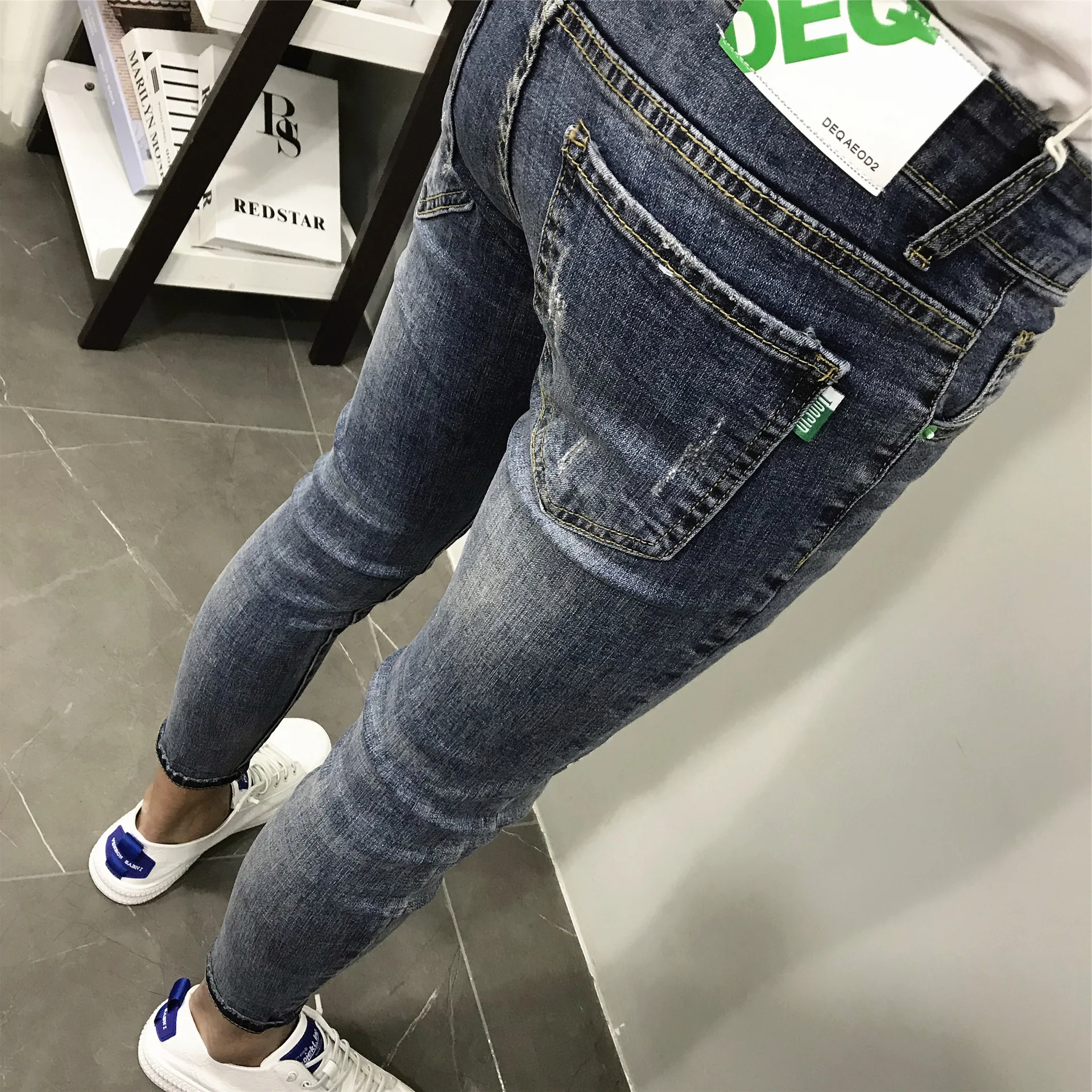 Wholesale Embroidered men's fashion scratches small feet slim men Spring stretch Korean trendy social teenager Jeans pants
Wholesale Embroidered men's fashion scratches small feet slim men Spring stretch Korean trendy social teenager Jeans pants