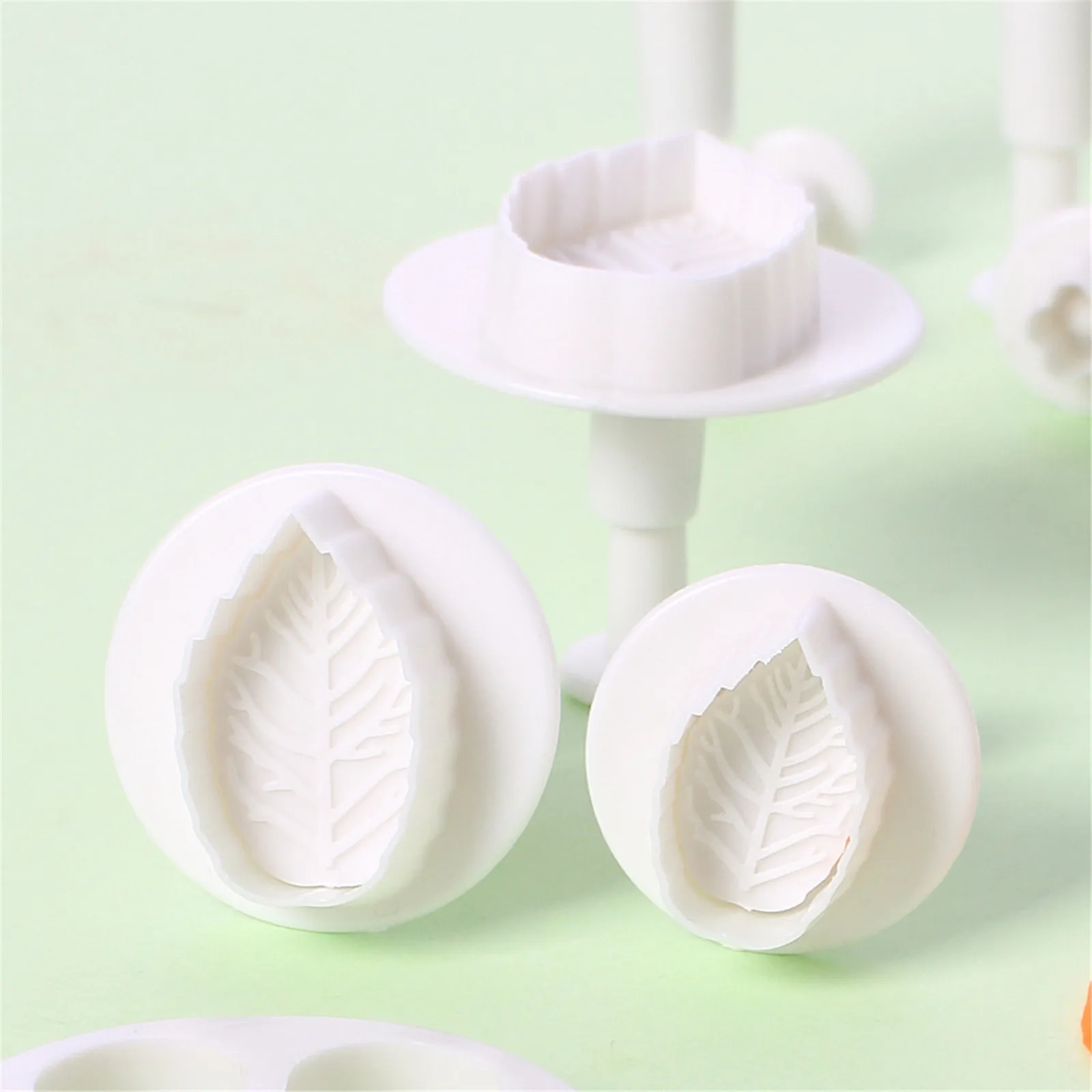 33 Piece Fondant Cake Cookie Plunger Cutter Sugar Craft Flower Leaf Butterfly Heart Shape Decorating Mold DIY Tools
33 Piece Fondant Cake Cookie Plunger Cutter Sugar Craft Flower Leaf Butterfly Heart Shape Decorating Mold DIY Tools