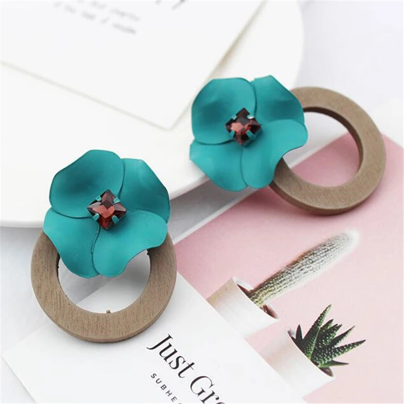 Hyperbole big alloy spray paint flower earrings women's fashion retro earrings trend super fairy Korean edition jewelry earrings
Hyperbole big alloy spray paint flower earrings women's fashion retro earrings trend super fairy Korean edition jewelry earrings