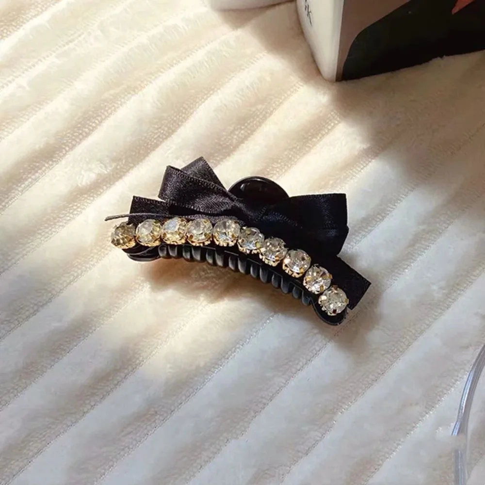 Korean Sweet Fabric Rhinestone Bow Hair Claw Elegant Women Solid Cloth Ties Hair Crab Clips Ponytail Hold Girl Hair Accessories 
Korean Sweet Fabric Rhinestone Bow Hair Claw Elegant Women Solid Cloth Ties Hair Crab Clips Ponytail Hold Girl Hair Accessories