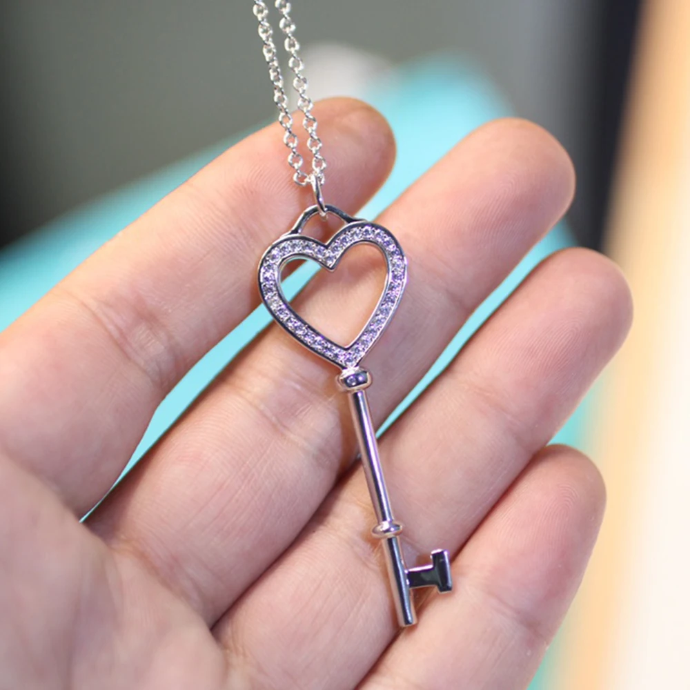 WPB Real925 Necklaces High Quality Original 1:1 Logo Hollow Key Heart Necklace TIF Luxury Jewelry Brand Women Hot Selling Trend
WPB Real925 Necklaces High Quality Original 1:1 Logo Hollow Key Heart Necklace TIF Luxury Jewelry Brand Women Hot Selling Trend