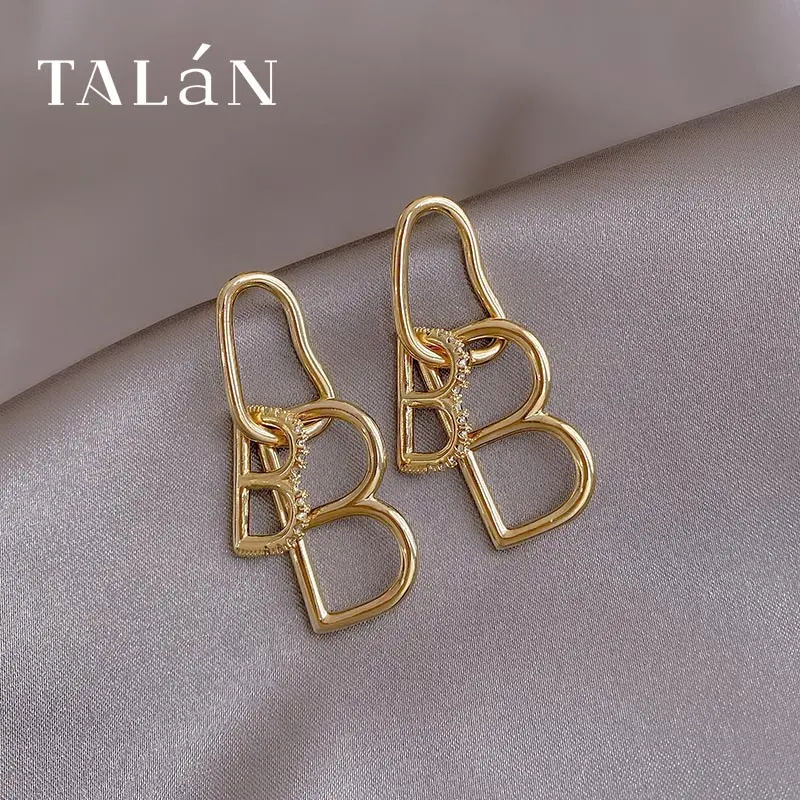 Light Luxury Minority B Alphabet Letter Earrings Korean Temperament New Fashion Net Red Ear Studs Normcore Style Personality 925 
Light Luxury Minority B Alphabet Letter Earrings Korean Temperament New Fashion Net Red Ear Studs Normcore Style Personality 925