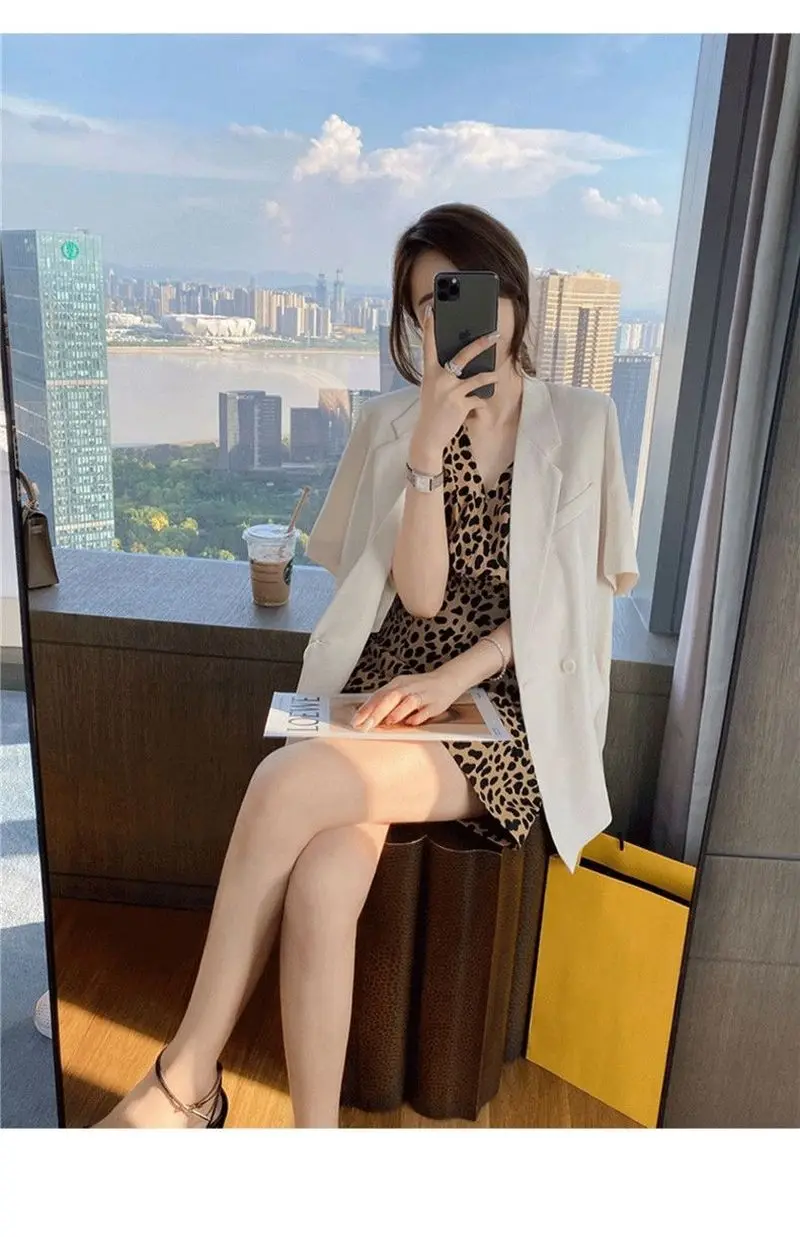 Leopard printed short puff-sleeved dress 2021 summer Korean fashion retro sweet high waist slimming short-sleeved A-line dress
Leopard printed short puff-sleeved dress 2021 summer Korean fashion retro sweet high waist slimming short-sleeved A-line dress