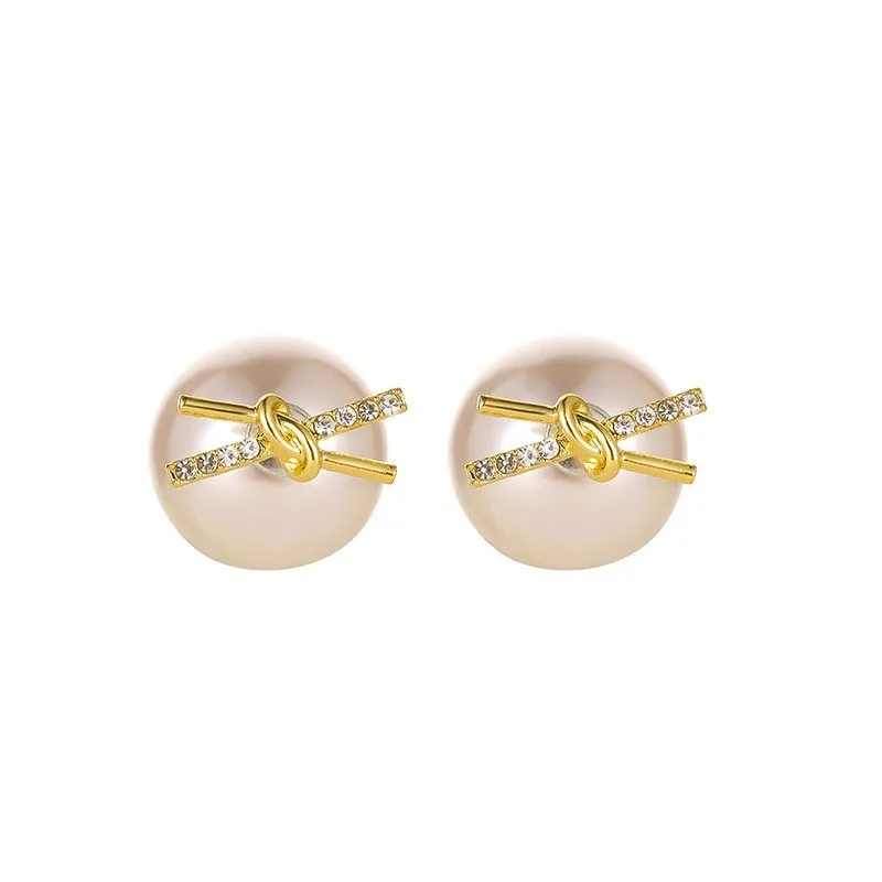VILAGE New 2021 Feminine Fashion Temperament Cross Natural Pearl Earrings for Ladies Engagement Party Jewelry Accessories
VILAGE New 2021 Feminine Fashion Temperament Cross Natural Pearl Earrings for Ladies Engagement Party Jewelry Accessories
