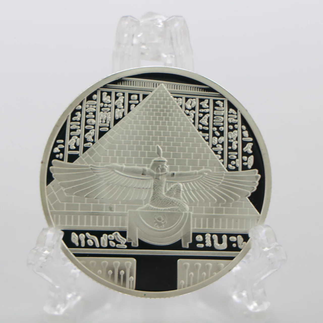 Greek Silver Badge Ancient Egyptian Goddess Isis Commemorative Coin Silver-plated Pyramid Coin
Greek Silver Badge Ancient Egyptian Goddess Isis Commemorative Coin Silver-plated Pyramid Coin