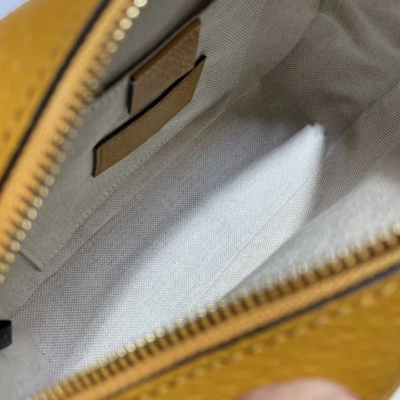 Graffiti bear bag 2021 new mini square music bag versatile cute one shoulder mobile camera bag
Graffiti bear bag 2021 new mini square music bag versatile cute one shoulder mobile camera bag