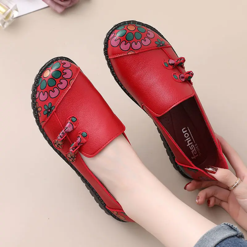 2021 Spring Red Leather Shoes Women's Loafers Chinese Style Flower Printed Flat Shoes Black Ladies Loafers Womens Shoes Flats
2021 Spring Red Leather Shoes Women's Loafers Chinese Style Flower Printed Flat Shoes Black Ladies Loafers Womens Shoes Flats