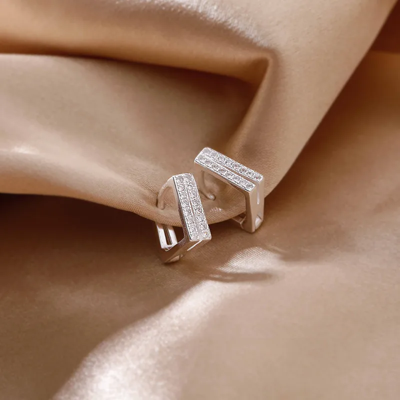 925 Sterling Silver Piercing Double Row Crystal Sqaure Piercing Hoop Earring For Women Wedding Jewelry Accessories eh313
925 Sterling Silver Piercing Double Row Crystal Sqaure Piercing Hoop Earring For Women Wedding Jewelry Accessories eh313