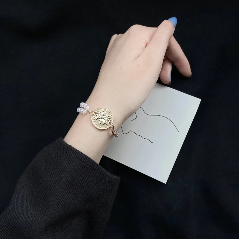 Bohemia Star Heart Pearl Alloy Gold Link Bracelets Charms Metal Chain Queen Head Coin Cross Moon Pendant Bracelet For Women 
Bohemia Star Heart Pearl Alloy Gold Link Bracelets Charms Metal Chain Queen Head Coin Cross Moon Pendant Bracelet For Women