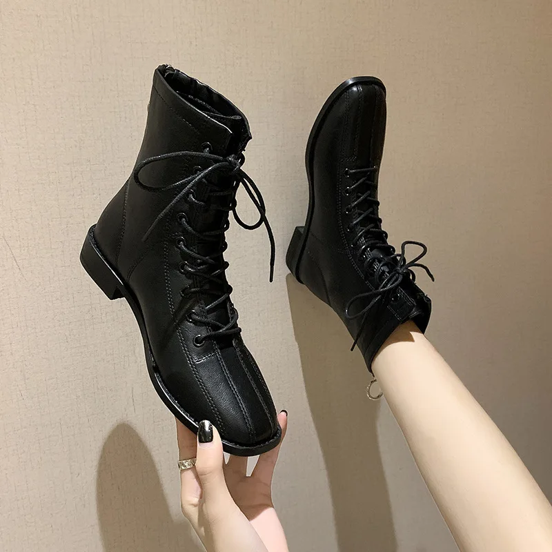 Женские ботинки на низком каблуке, с круглым носком, до середины икры
Женские ботинки на низком каблуке, с круглым носком, до середины икры